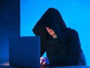 Social workers are intervening to tackle extremist views online Violent extremism social workers